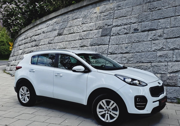 Kia Sportage cena 61900 przebieg: 237958, rok produkcji 2017 z Pajęczno małe 781